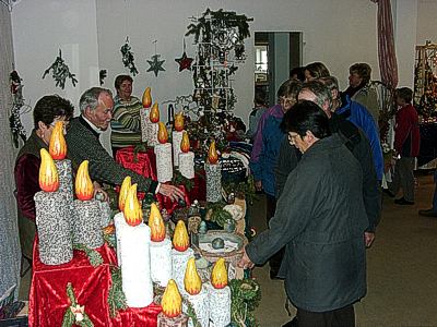 Weihnachtsdekoration aus Gußbeton