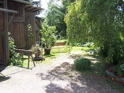 Der idyllische Klostergarten mit über 200 Heilkräutern, der von den Mönchen in mühevoller Kleinarbeit angelegt und gepflegt wurde